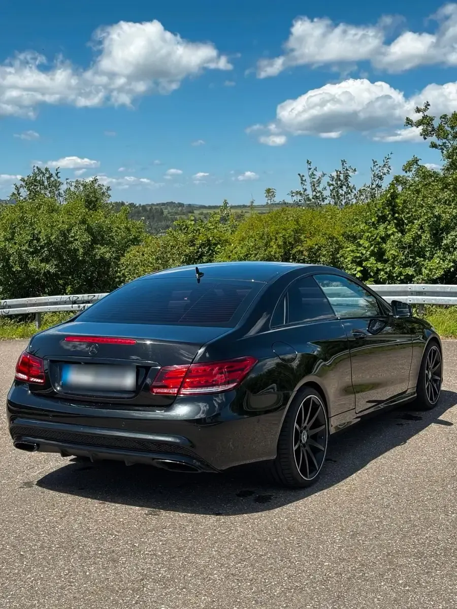 Gebraucht Mercedes E220 Sport 170 PS (125 kW) 2014 Schwarz Coupé