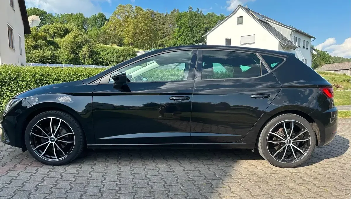 Gebraucht Seat Leon FR 131 PS (96 kW) 2019 Schwarz Limousine