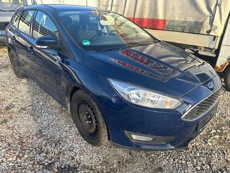 Gebraucht Ford Focus Business Edition 125 PS (91 kW) 2015 Blazerblau Kombi