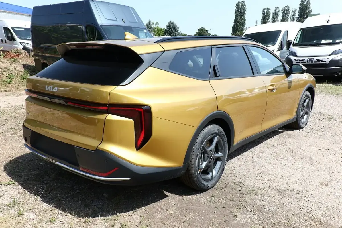 Neu Kia K4 Vision 116 PS (85 kW) 2026 Sparkling yellow metallic Kombi