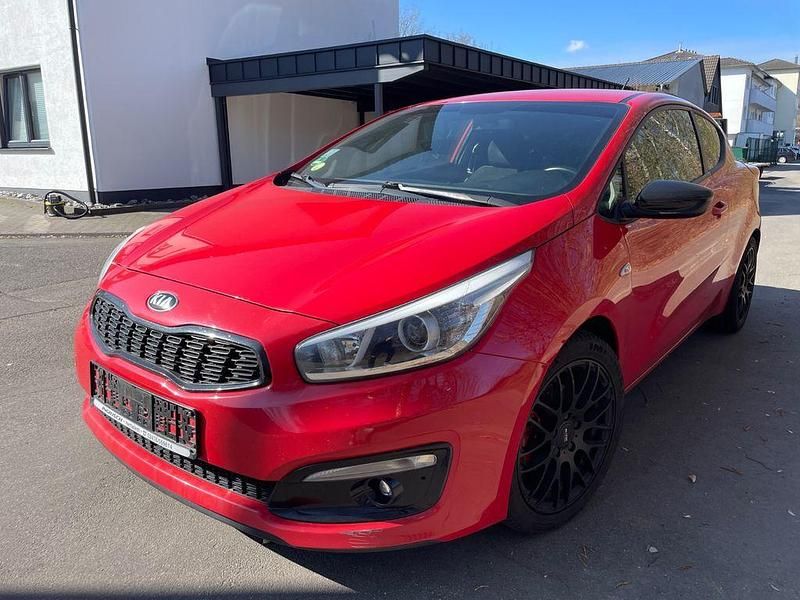 Gebraucht Kia Ceed 105 PS (77 kW) 2016 Rot Kleinwagen