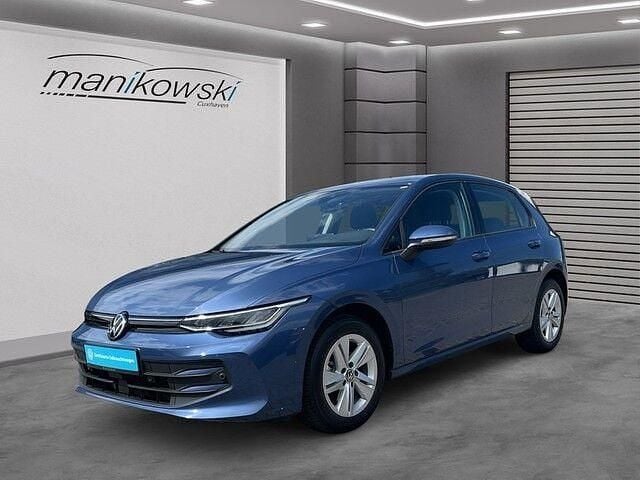 Blau Gebraucht 2024 VW Golf VIII Life Limousine | 22.907 € (Guter Preis) - Bild 1/4
