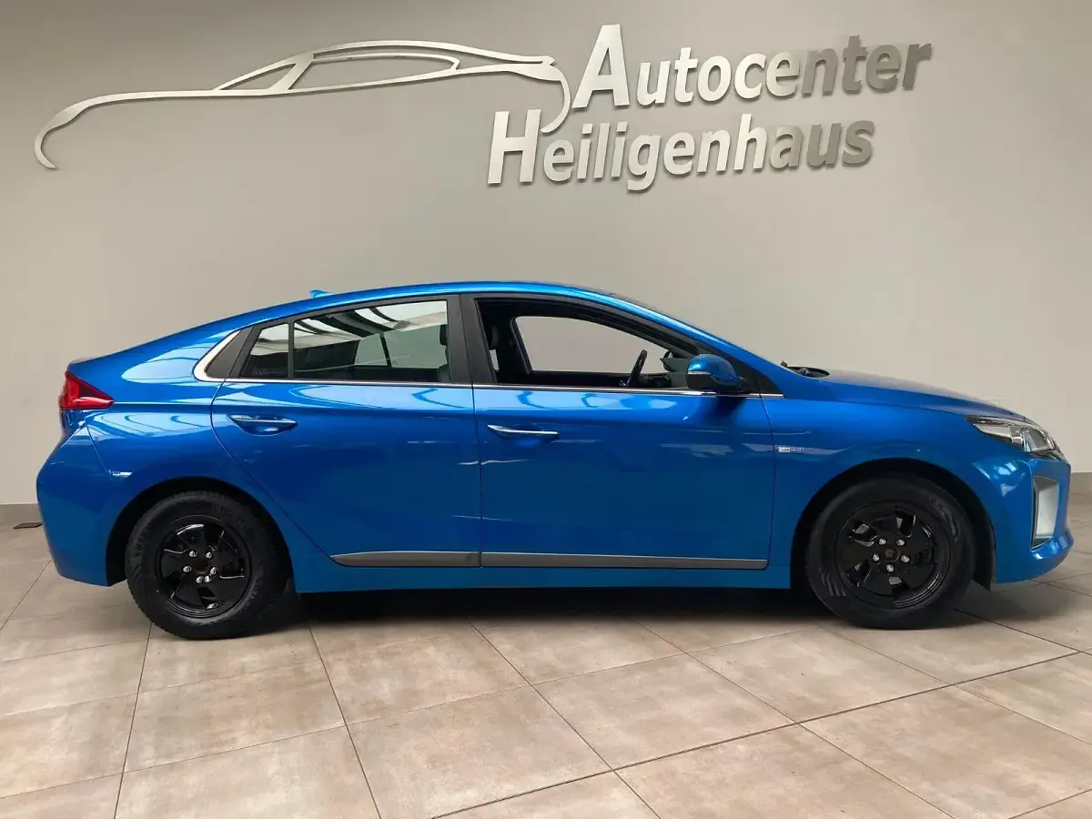 Gebraucht Hyundai Ioniq Style 105 PS (77 kW) 2018 Blau Kleinwagen