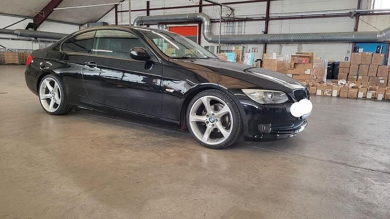 Schwarz Gebraucht 2010 BMW 318 Performance Coupé | 6.400 € (Guter Preis) - Bild 1/4