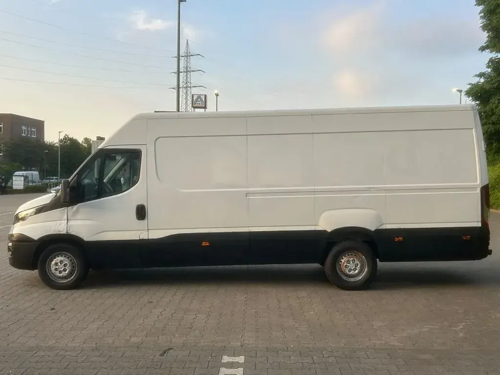 Gebraucht Iveco Daily 116 PS (85 kW) 2017 Weiß Van / Kleinbus