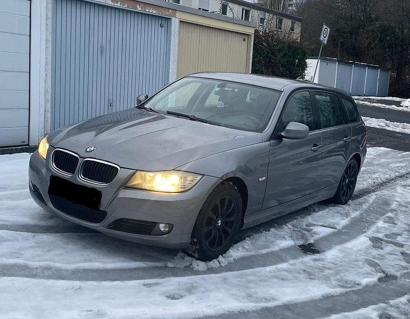 Grau Gebraucht 2008 BMW 320 Kombi | 2.700 € (Superpreis) - Bild 1/4