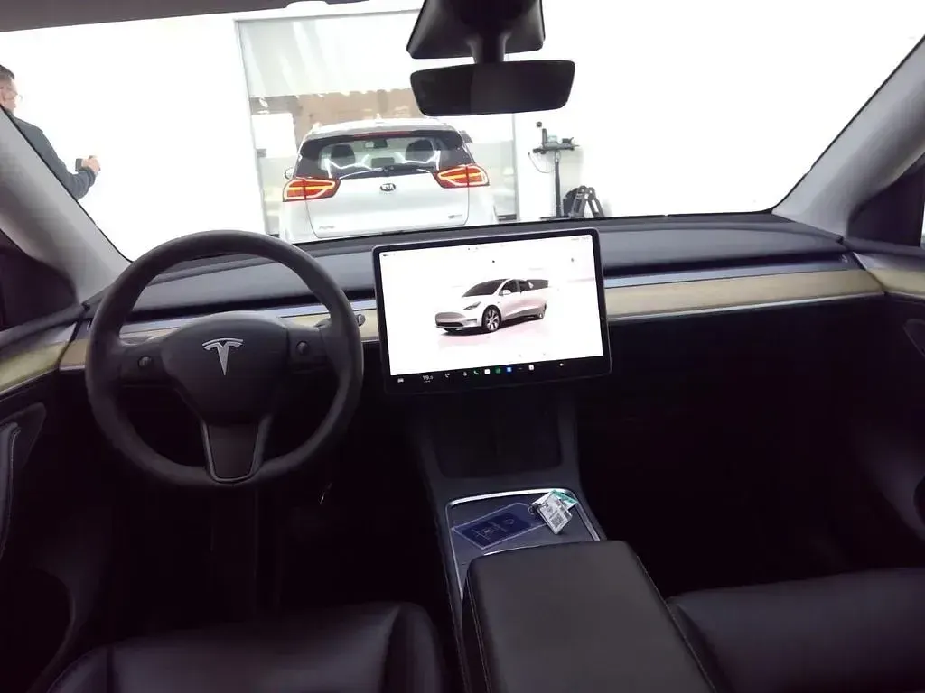 Brugt Tesla Model Y Standard Range 250 kW (341 HK) 2022 Hvid SUV