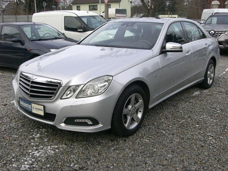 Gebraucht Mercedes E220 170 PS (125 kW) 2010 Silber Limousine