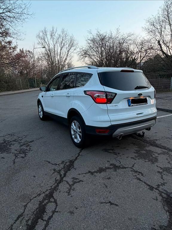 Gebraucht Ford Kuga Titanium 150 PS (110 kW) 2017 Weiß SUV