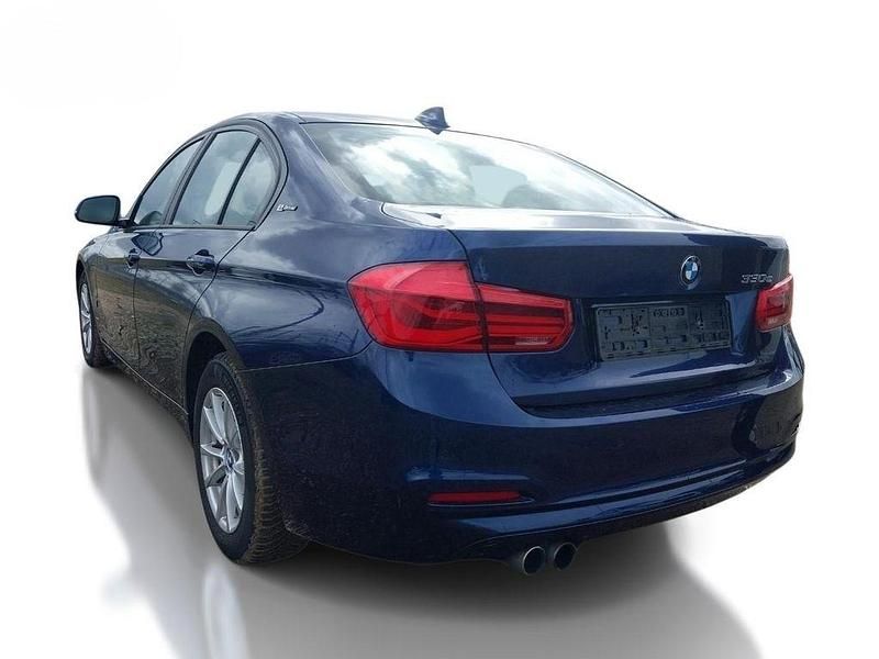 Gebraucht BMW 330e Advantage 252 PS (185 kW) 2019 Mediterranblau Limousine