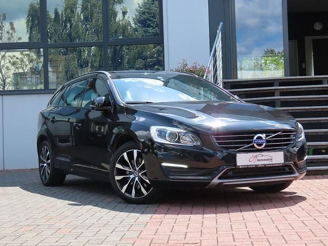 Schwarz Gebraucht 2018 Volvo V60 Linje Svart Kombi | 17.900 € (Superpreis) - Bild 1/4