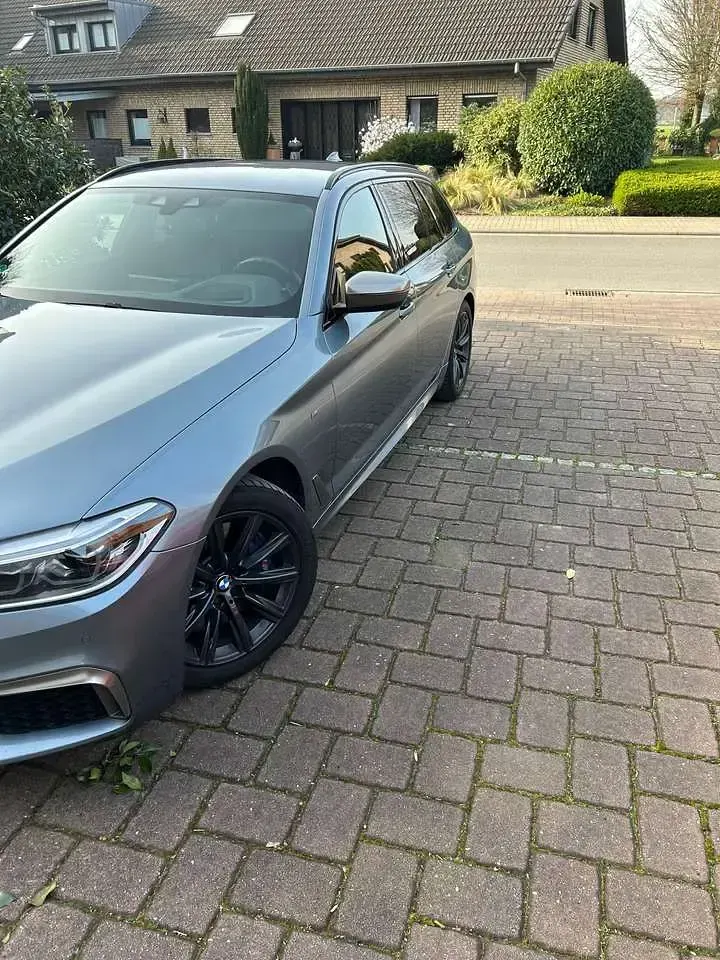 Używany BMW M550 400 KM (294 kW) 2019 Szary Sedan/Limuzyna
