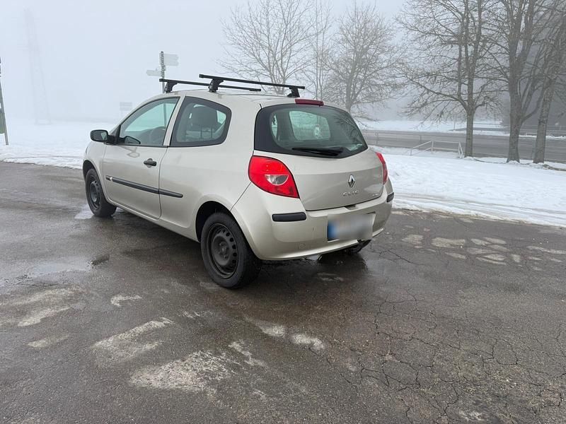 Gebraucht Renault Clio III 88 PS (64 kW) 2006 Gold Kleinwagen