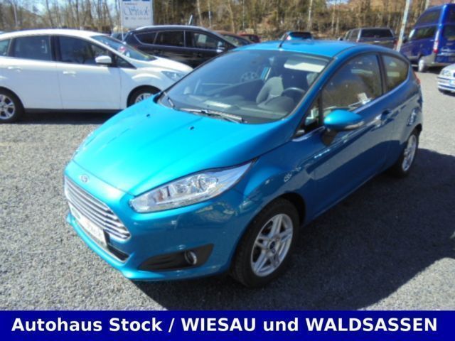 Gebraucht Ford Fiesta Titanium 101 PS (74 kW) 2013 Arubablau metallic (metallic) Kleinwagen