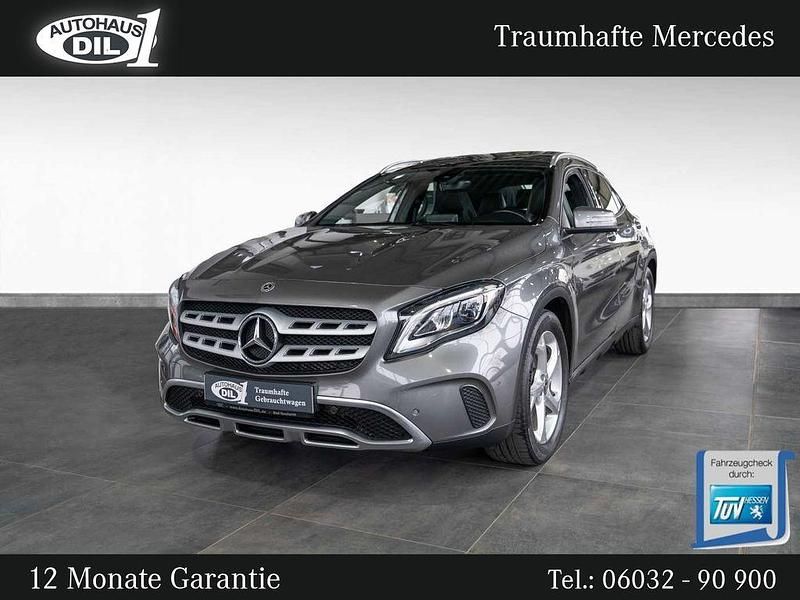 Mountaingrau met. Gebraucht 2017 Mercedes GLA180 Urban SUV | 16.850 € (Fairer Preis) - Bild 1/3