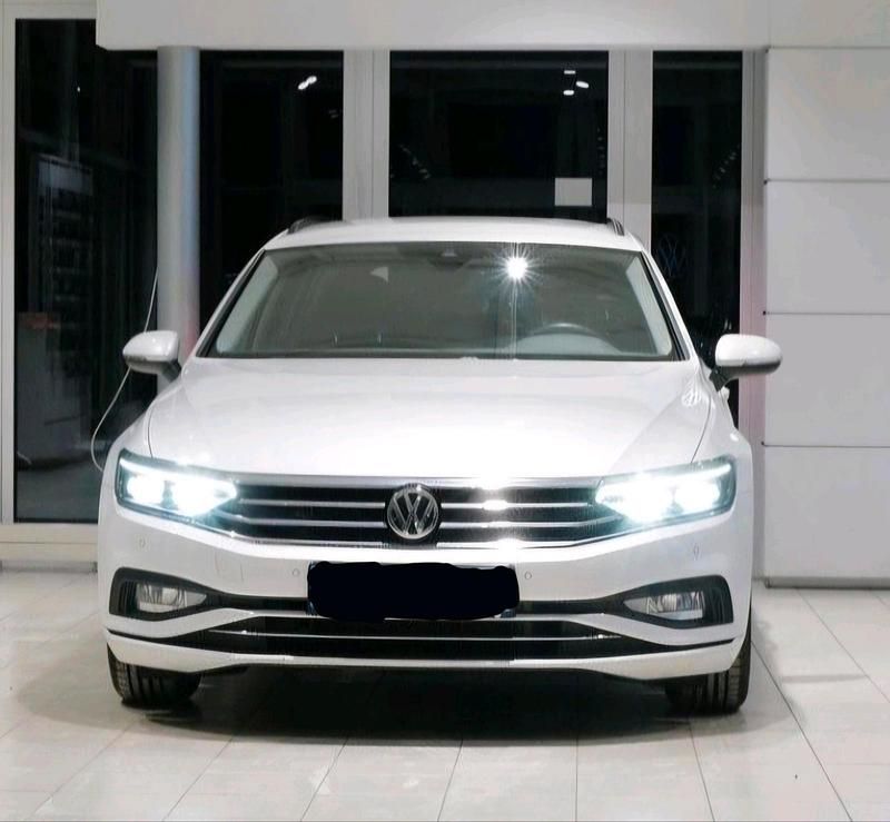Weiß Gebraucht 2020 VW Passat Business Kombi | 22.500 € (Fairer Preis) - Bild 1/4