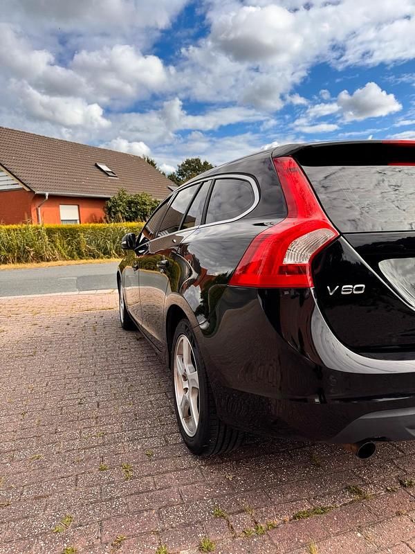 Schwarz Gebraucht 2012 Volvo V60 Kombi | 5.000 € (Guter Preis) - Bild 1/4
