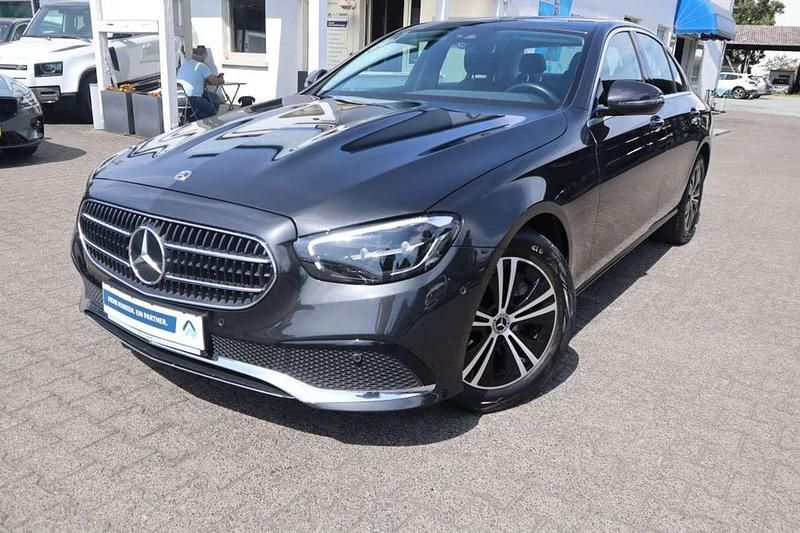 Graphite grey metallic paint Gebraucht 2022 Mercedes E220 Avantgarde Limousine | 38.485 € (Fairer Preis) - Bild 1/2