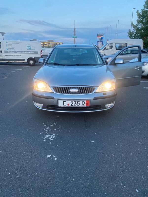Silber Gebraucht 2004 Ford Mondeo Limousine | 1.600 € (Fairer Preis) - Bild 1/4