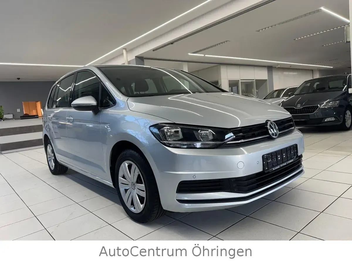 Gebraucht VW Touran Trendline 110 PS (80 kW) 2018 Silber Van / Kleinbus