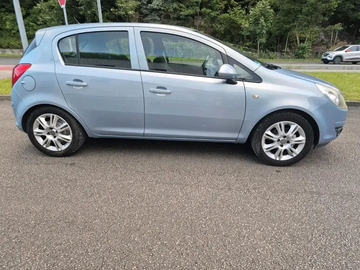 Gebraucht Opel Corsa 80 PS (58 kW) 2009 Grau Kleinwagen