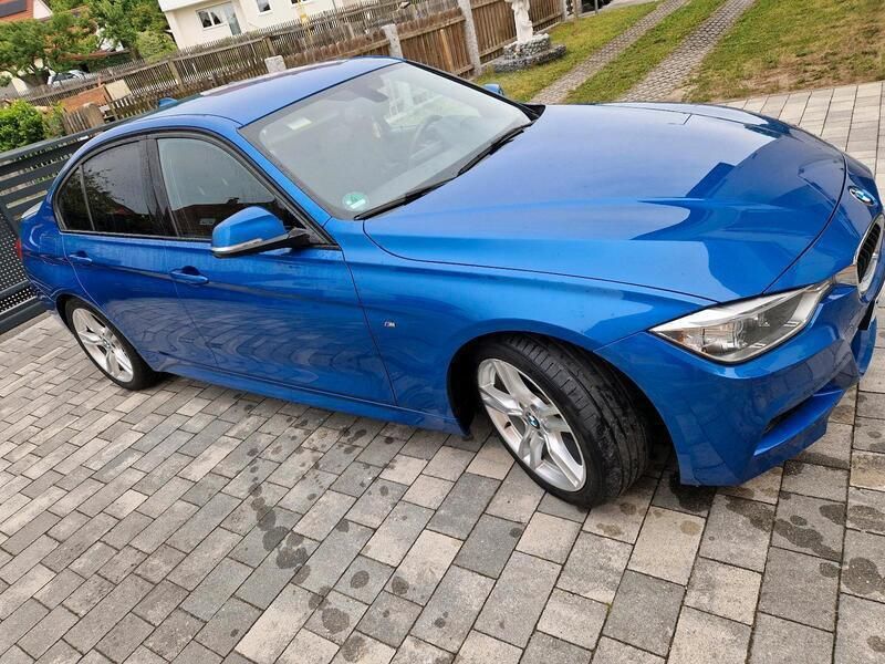 Blau Gebraucht 2012 BMW 318 M Sport Limousine | 18.000 € - Bild 1/4