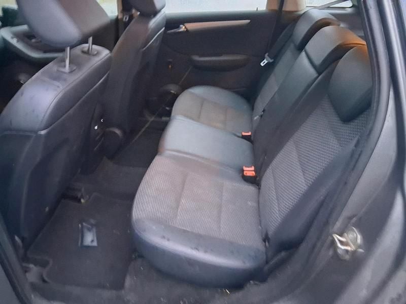 Gebraucht Mercedes B200 140 PS (102 kW) 2010 Grau Van / Kleinbus