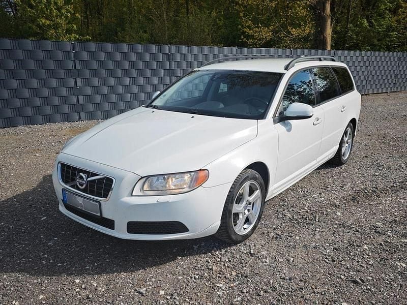 Weiß Gebraucht 2013 Volvo V70 Kinetic Kombi | 6.999 € (Guter Preis) - Bild 1/4