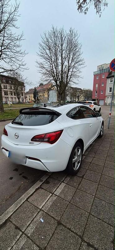 Gebraucht Opel Astra 131 PS (96 kW) 2013 Weiß Limousine