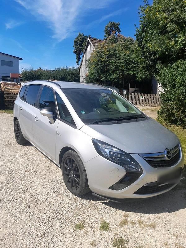 Silber Gebraucht 2014 Opel Zafira Tourer Edition Van / Kleinbus | 2.990 € (Superpreis) - Bild 1/4