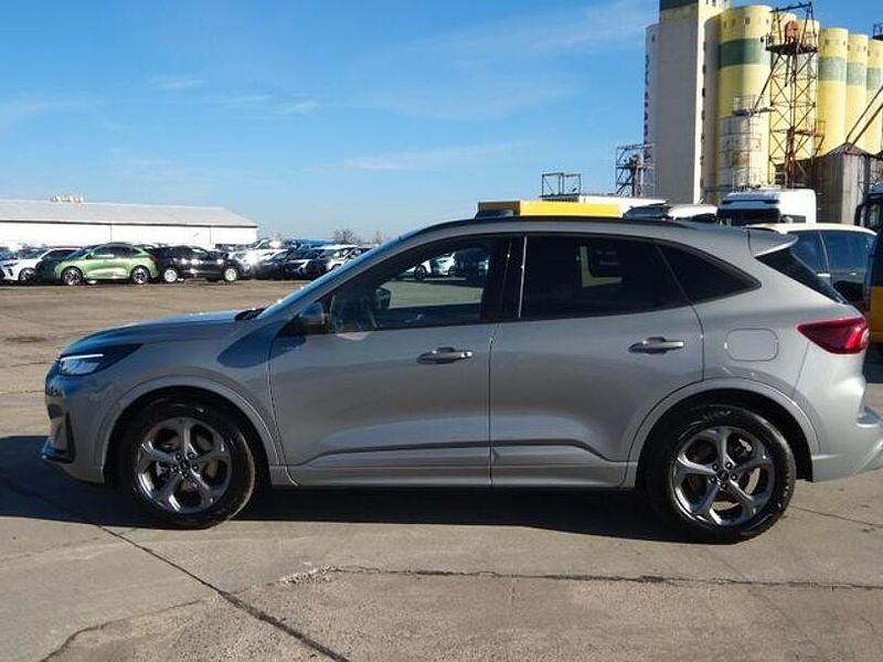 Gebraucht Ford Kuga ST-Line 152 PS (111 kW) 2025 Solarsilber SUV