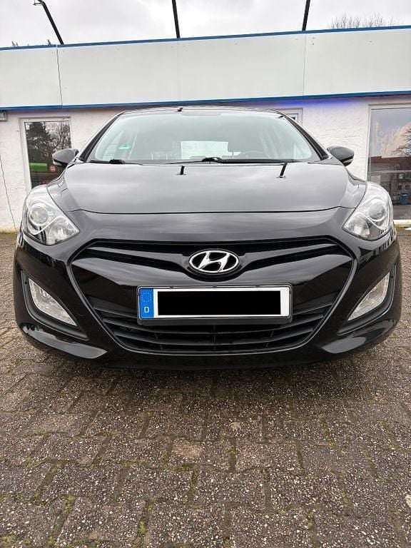 Gebraucht Hyundai i30 Edition 110 PS (80 kW) 2014 Schwarz Limousine