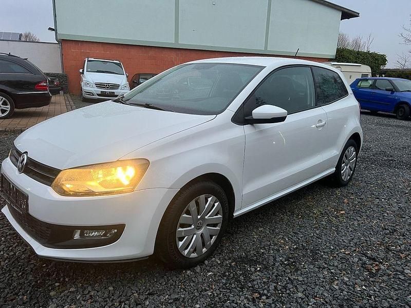 Weiß Gebraucht 2010 VW Polo Team Limousine | 3.700 € (Fairer Preis) - Bild 1/3