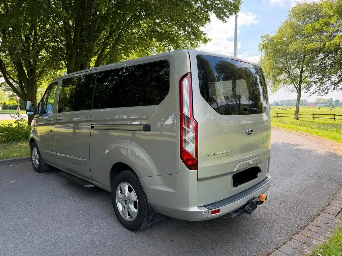 Gebraucht Ford Tourneo Titanium 170 PS (125 kW) 2017 Grau Van / Kleinbus