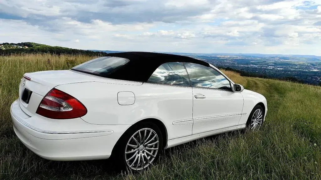 Gebraucht Mercedes CLK320 Elegance 218 PS (160 kW) 2003 Weiß Cabrio