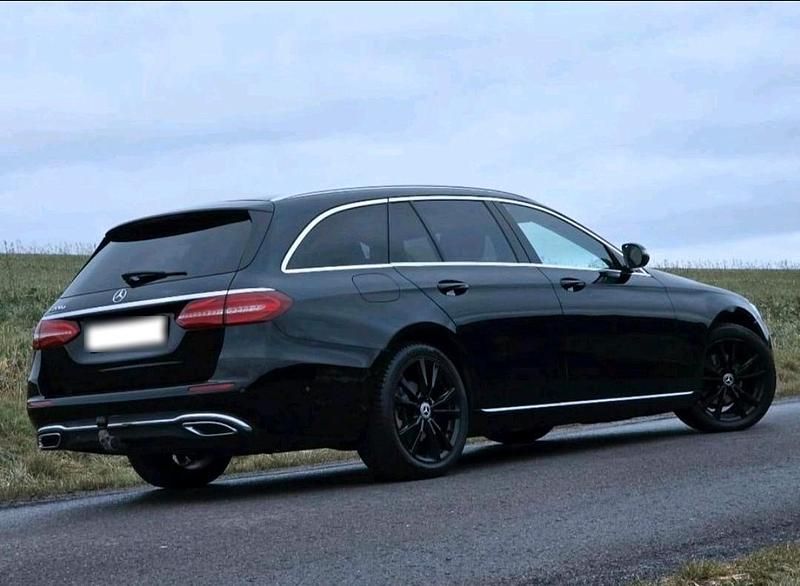 Używany Mercedes E220 AMG 194 KM (142 kW) 2017 Czarny Kombi