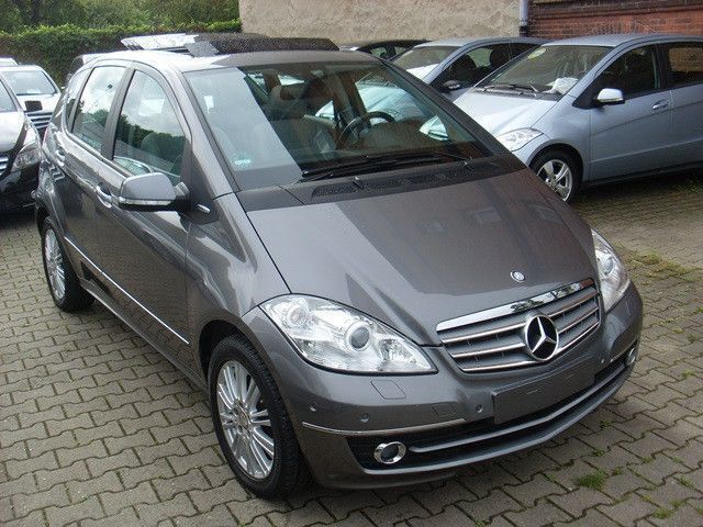 Gebraucht Mercedes A160 Elegance 95 PS (69 kW) 2011 Grau Limousine