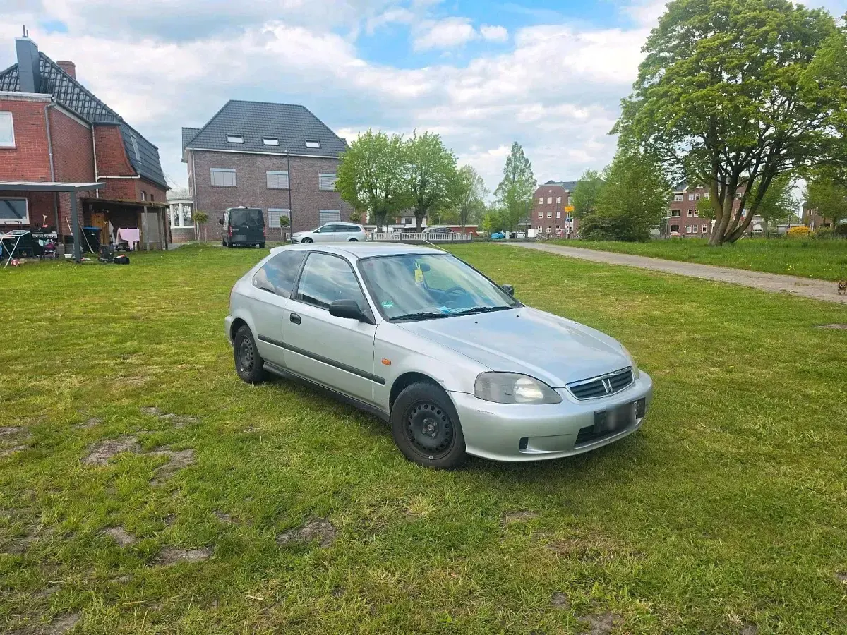 Second-hand Honda Civic 75 CP (55 kW) 2000 Argintiu Hatchback