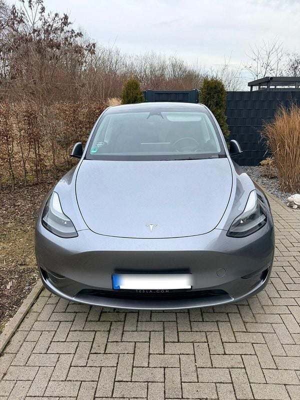 Silber Gebraucht 2023 Tesla Model Y Long Range AWD SUV | 39.900 € (Fairer Preis) - Bild 1/3