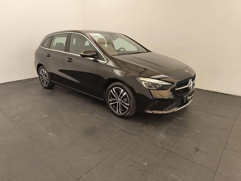 Gebraucht Mercedes B200 Progressive 163 PS (119 kW) 2025 Unilack nachtschwarz Van / Kleinbus