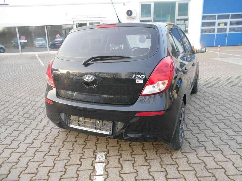 Gebraucht Hyundai i20 Edition 86 PS (63 kW) 2014 Black diamond / mic Kleinwagen