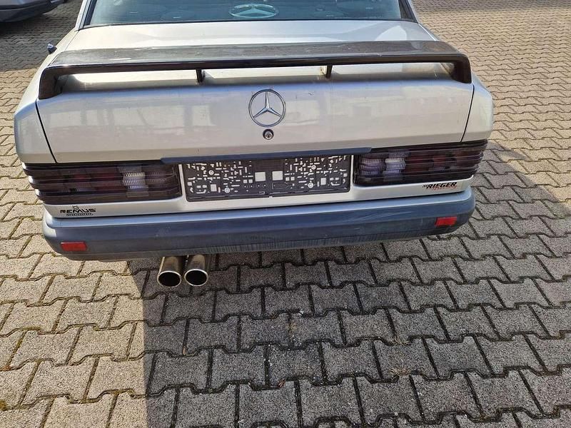 Gebraucht Mercedes 190 Sportline 109 PS (80 kW) 1991 Silber Limousine