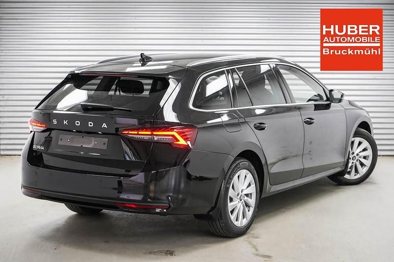 Neu Skoda Octavia Selection 150 PS (110 kW) 2025 Black magic metallic (1z) Kombi