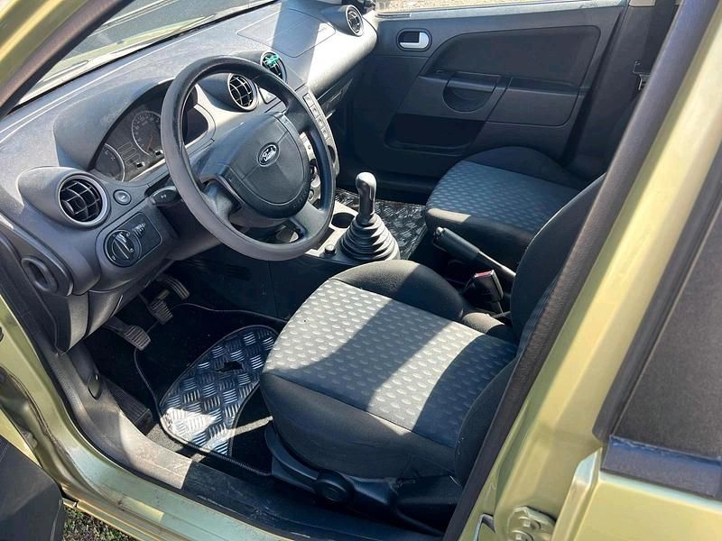 Gebraucht Ford Fiesta 69 PS (50 kW) 2005 Grün Kleinwagen