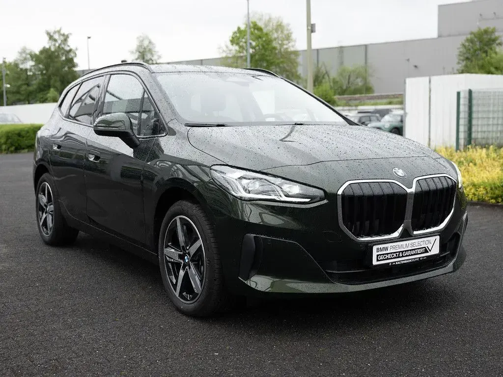 Gebraucht BMW 220 Active Tourer 170 PS (125 kW) 2025 Grün Van / Kleinbus