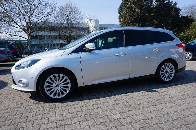Używany Ford Focus Titanium 150 KM (110 kW) 2011 Srebrny Sedan/Limuzyna