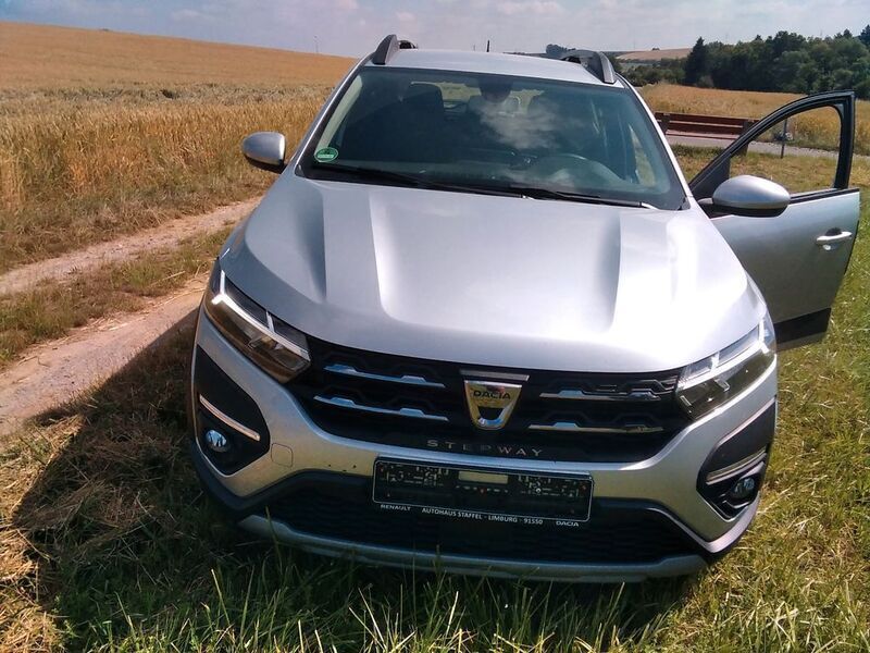 Silber Gebraucht 2022 Dacia Sandero Expression Kleinwagen | 15.000 € (Guter Preis) - Bild 1/4