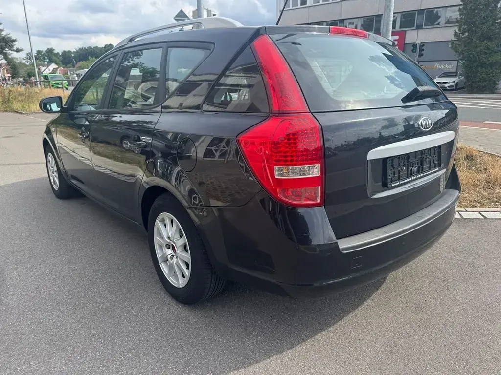 Gebraucht Kia Ceed 90 PS (66 kW) 2010 Black pearl Kleinwagen