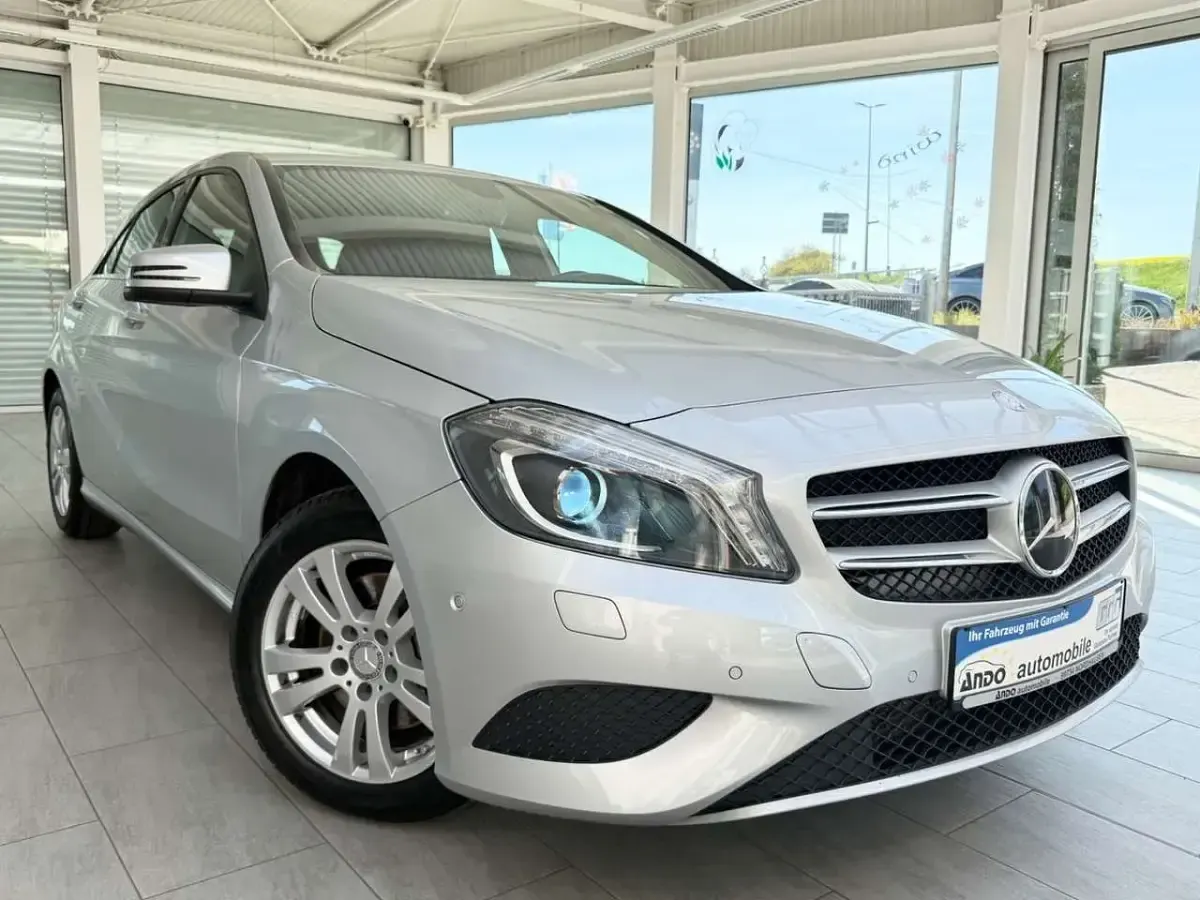 Gebraucht Mercedes A200 Urban 156 PS (114 kW) 2015 Silber Kleinwagen