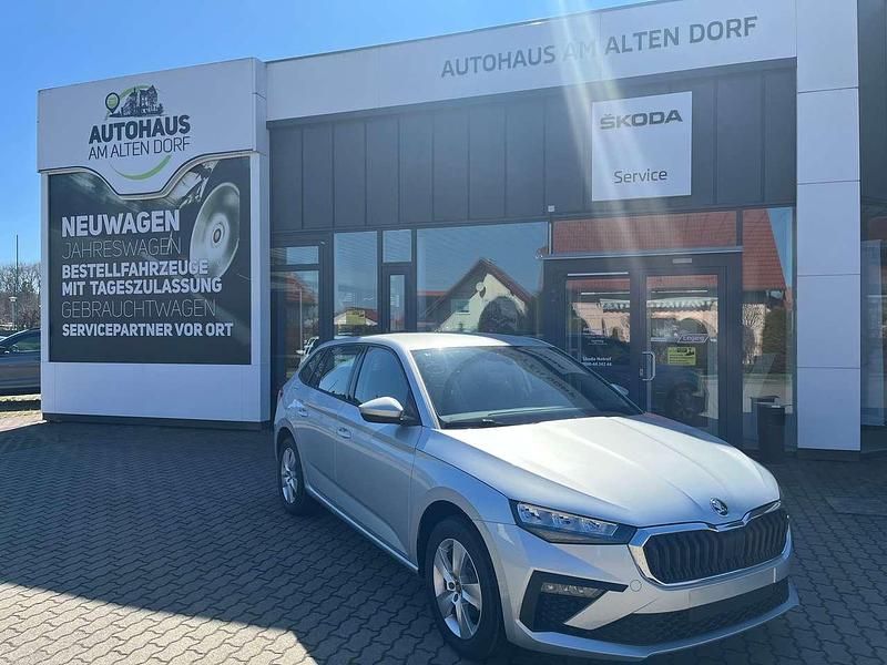 Brilliantsilber metallic Neu 2025 Skoda Scala Selection Kleinwagen | 24.740 € (Etwas zu teuer) - Bild 1/4